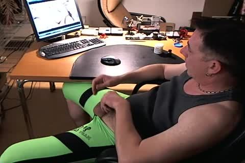 Green Bulge -> Wgreetingste dick juice