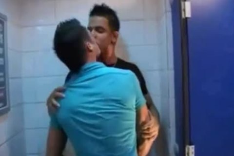 Tw-nks pound At The Club