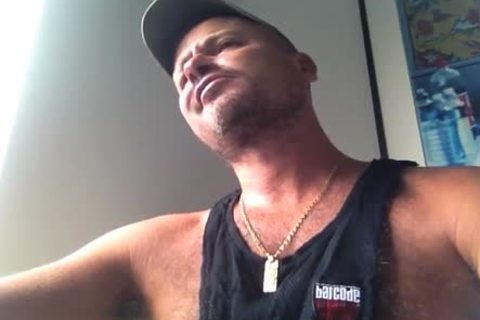 TIERY B. // PHOTO-PORNO-GRAPHER - Copyright / indecent Talk In Front Of A Straight Porn Vid