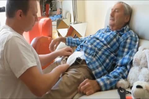 I Love Daddies And Making 'em Feel wonderful. I Have Been Doing It For Years And Years. If you're A Daddy, Please Let Me engulf Your dick