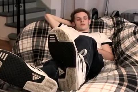 Jarrod Enjoys A pretty jack off And Squirting Over His Body