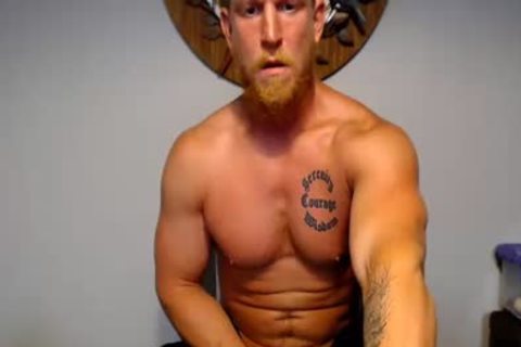 Blond built guy Masturbates In Live