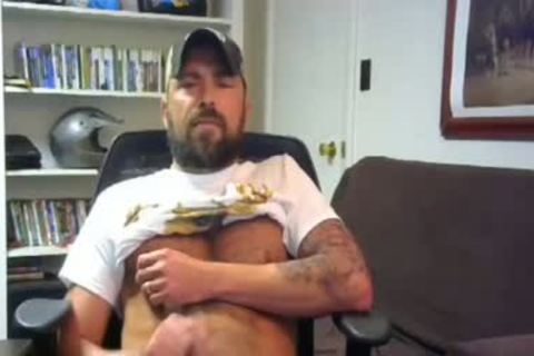 daddy, Bearded chap Jerks Off In Live