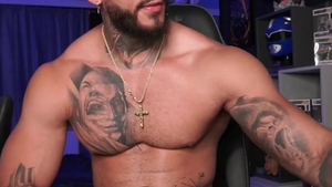 Solo muscle & tattooed amateur fetish masturbation in office