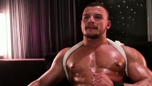 Oliver's fashionable Muscle Gains