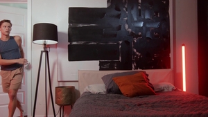 Men: Twink Niko Vaz Stows Away Under the Bed