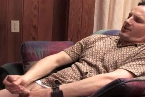 beautiful dude jerks his knob while watching porn